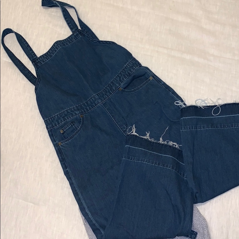 Ripped overall jeans.